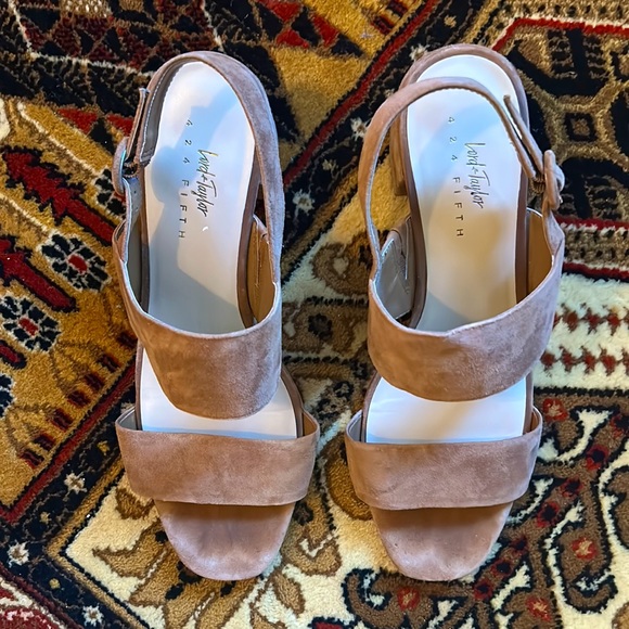 Lord & Taylor 424Fifth Saddie Suede Tan Sandal Size 10M - Picture 3 of 4